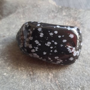 Obsidian rolled stone snow 20 grams