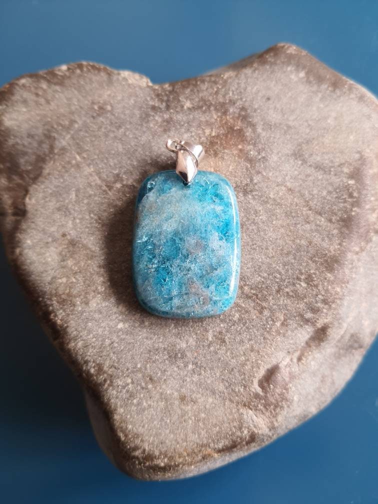 Pendentif Apatite Et Quartz Bleu – Laiton Plaqué Or 14k – Collier élégant Pour Femme