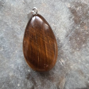 Tiger eye pendant 4 cm