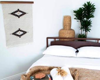 Eco-Friendly Walnut Wood Rug Quilt Hanger Wall Hanging Frame