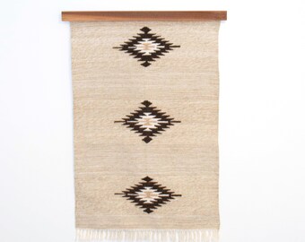 Eco-Friendly Hemlock Wood Rug Quilt Hanger Wall Hanging Knobless