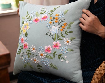 Beginner Embroidery kit pillow case - with beautiful pre-printed floral wreath - embroidery set beginners - beautiful DIY gifts