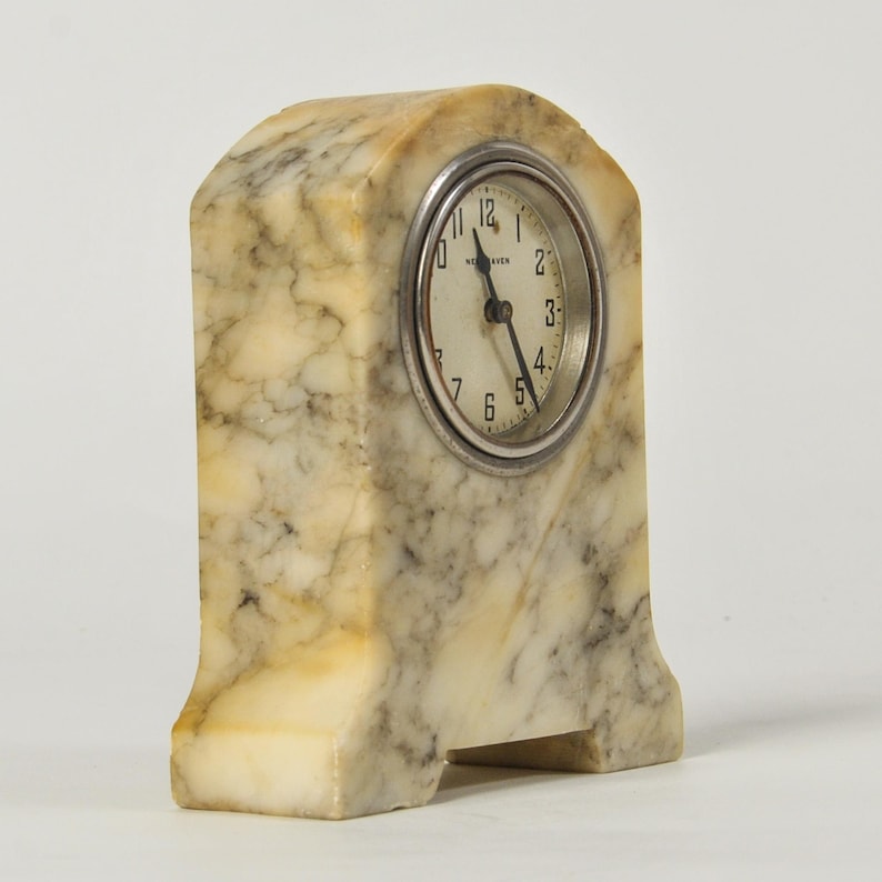 Vintage Marble Petite Desk or Mantel Clock New Haven Wind Up Bild 3