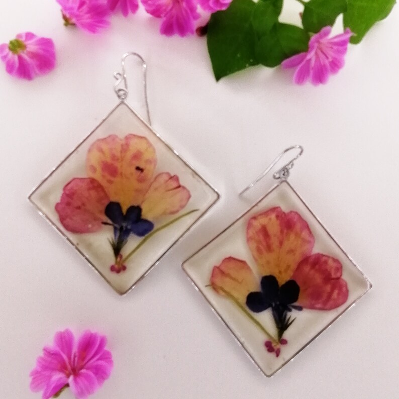 Hypoallergenic earrings with real flowersearringsflower earringsgift ideadangling earringshypoallergenic earrings