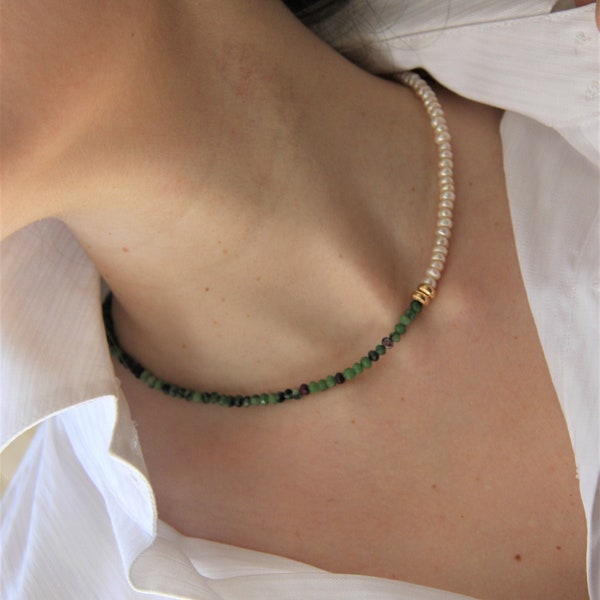 Beau collier émeraude | Collier avec vraie perle et pierre naturelle | Collier esthétique | Fermeture plaquée or | Cadeau pour elle