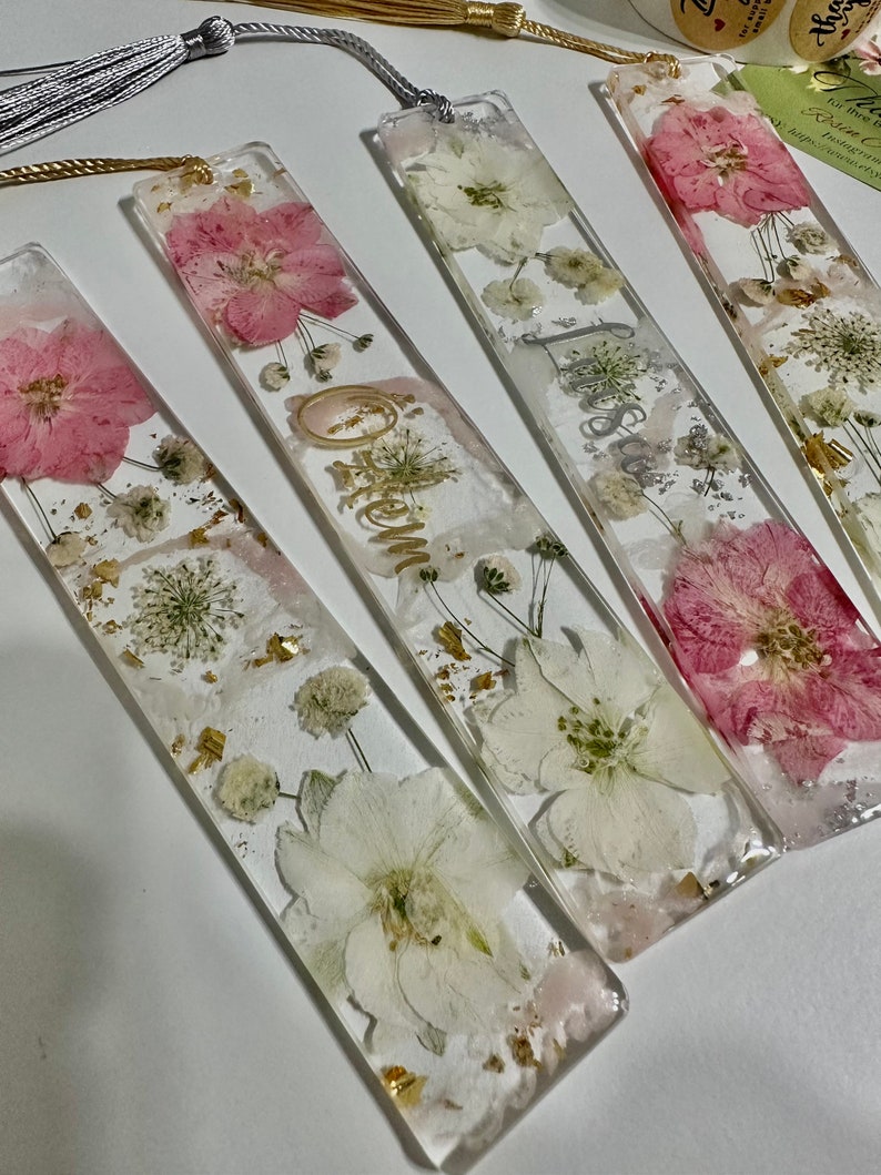 Lesezeichen mit echten getrockneten Blumen. Personalisierte Lesezeichen aus Resin. Epoxidharz. Resin .Handmade. Gift for her.Bookmarks . Bild 2