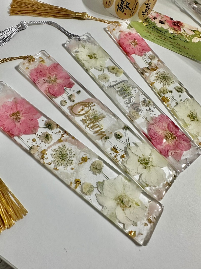 Lesezeichen mit echten getrockneten Blumen. Personalisierte Lesezeichen aus Resin. Epoxidharz. Resin .Handmade. Gift for her.Bookmarks . Bild 1