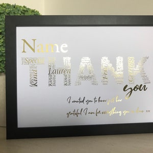 K&ouml;nnte beinhalten: Ein gerahmter Druck mit einer goldenen Wortwolke, die "Danke" sagt und den Namen "Lauren" enth&auml;lt. Der Text unter der Wortwolke lautet "Ich wollte dir sagen, wie dankbar ich f&uuml;r alles bin, was du tust.  XX"