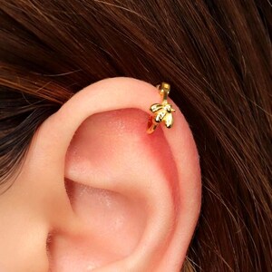 Tiny Bee Huggie Hoop Earrings, Gold Bee Cartilage Hoop, Dainty Helix Jewelry, Sterling Silver Minimalist Nature Earrings, 6–8mm Sizes