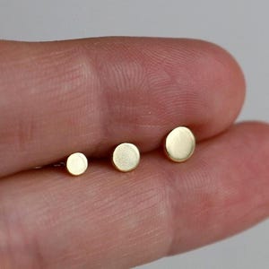 Tiny Flat Disc Stud Earring with Ball Backing, 925 Sterling Silver Dot Cartilage Stud, Tragus Stud, Helix Stud, Screw Ball Back Stud Earring