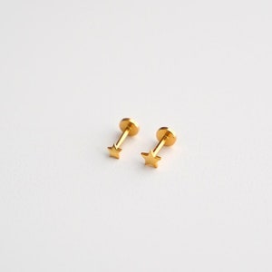 Mini clou labret sans filetage en forme d'étoile 18G, clou d'oreille à dos plat petite étoile en argent sterling 925, clou du cartilage, clou tragus, clou hélicoïdal