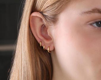 Dainty Gold Square Edge Huggie Hoop Earrings, Tiny Minimalist Hoops Sterling Silver, Small Cartilage Helix Lobe Earrings, Everyday Jewelry