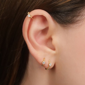 Boucle d'oreille Huggie Cartilage diamants, Boucle d'oreille Huggie Huggie en argent sterling avec une seule pierre précieuse, perles Huggie, petite hélicoïdale CZ, Boucle d'oreille deuxième trou