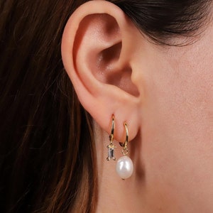 Parure de boucles d'oreilles pendantes en perles, parure de petites boucles d'oreilles pendantes en perles d'or, petites boucles d'oreilles pendantes en argent sterling, ensemble de boucles d'oreilles superposables