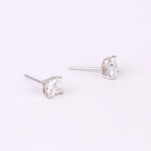 Boucles d'oreilles en argent sterling avec diamants carrés, Puces d'oreilles CZ taille princesse, Puces en diamants carrés délicats, Petites puces d'oreilles, Boucles d'oreilles minimalistes