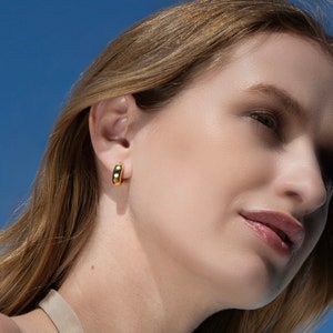 Grosses boucles d'oreilles Huggie Hoop audacieuses, Boucles d'oreilles Huggie Hoop épaisses en argent sterling, Créoles Huggie épaisses dorées, Boucles d'oreilles Huggie Huggie larges et légères