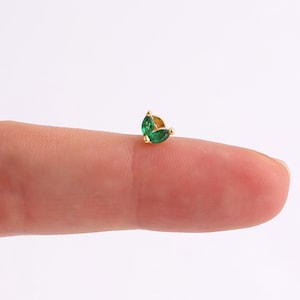 Clou d'oreille labret sans filet pour cartilage feuille émeraude 18G, clou d'oreille à dos plat en argent sterling à petite pierre verte, clou d'oreille cartilage