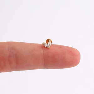 Clou labret sans filetage en forme de feuille 18G, puce d'oreille en argent sterling à dos plat petite fleur de marquise, boucle d'oreille cartilage, boucle d'oreille hélicoïdale
