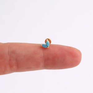 Clou labret sans filetage feuille turquoise 18G, petite boucle d'oreille en argent sterling 925 à l'arrière plat, clou hélicoïdal, clou du cartilage, clou tragus