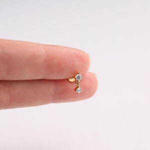 Boucles d'oreilles pendantes sans filetage en labret avec poussoir labret 18G, boucles d'oreilles pendantes en argent sterling à l'arrière plat avec diamants, clou hélicoïdal, clou de cartilage
