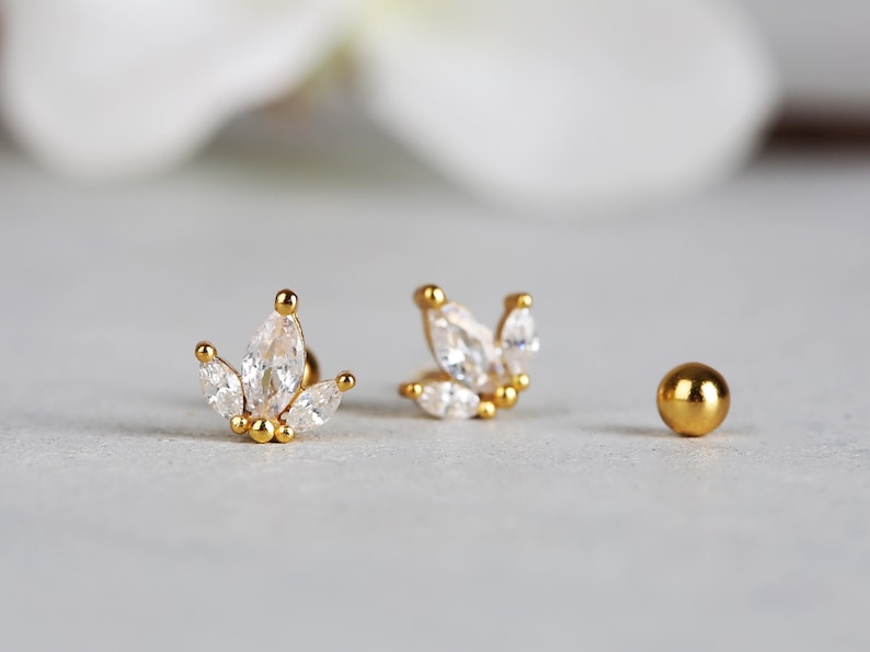 Flat Back Earrings Set, Gold Stud Earrings Set, Minimalist Earring Set for Multiple Piercings, Sterling Silver Flower Flatback Studs bild 7