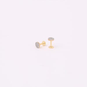 Clous d'oreilles en labret sans fil avec diamants ronds et pavage 18G, petit disque rond en argent sterling à l'arrière, clou du cartilage, clou hélicoïdal