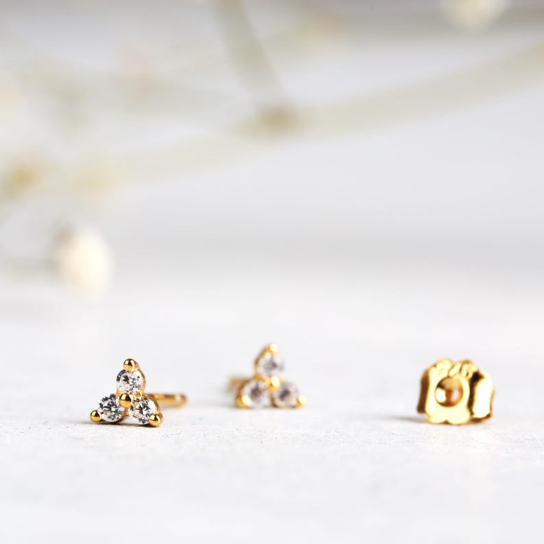 Flat Back Earrings Set, Gold Stud Earrings Set, Minimalist Earring Set for Multiple Piercings, Sterling Silver Flower Flatback Studs bild 11