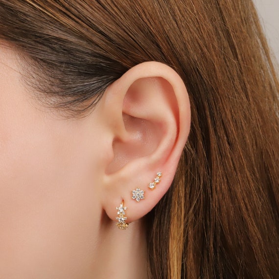 ピアス Glittering Golden Hoop Earrings (Small) Tiny Sparkling Huggie Hoop Earrings Set, Gold Flower Flat