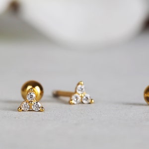 Flat Back Earrings Set, Gold Stud Earrings Set, Minimalist Earring Set for Multiple Piercings, Sterling Silver Flower Flatback Studs bild 9