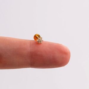 Gold Daisy Flower Threadless End Labret Flat Back Stud Earring, 18G Sterling Silver Tiny Cartilage Helix Tragus Conch Flat Back Stud Earring