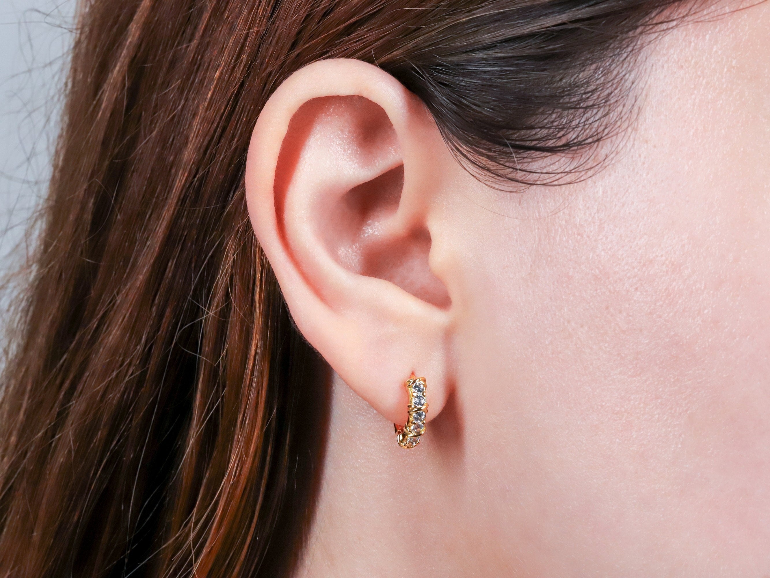  Dainty Tiny 18K Gold Huggie Hoop Earrings, 5 Pairs Mini Cubic  Zirconia Hoops Earring Set for Cartilage Helix Lobe Piercings Small Hoop  Earrings 5/6/7/8/9mm for Women or Girls: Clothing, Shoes 