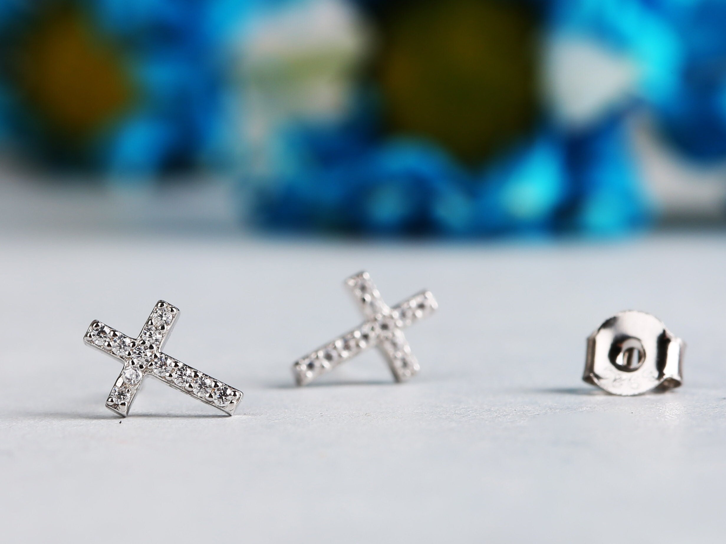 ◆DEINET◆ TRAVEL STUD CROSS CHAIN MINI BAG5 COLORS KDTUE4XB Tiny Cross Stud Earrings, Sterling Silver Diamond CZ Cross