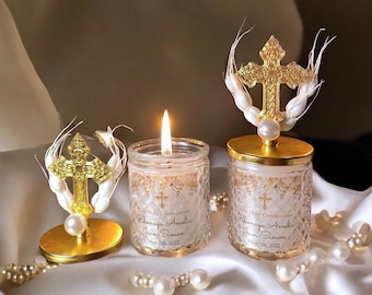 Lembrancinhas de luxo artesanais com tampa cruzada para convidados em grandes quantidades. Lembrancinhas personalizadas para velas de casamento. Lembrancinhas para chá de panela de primeira comunhão.