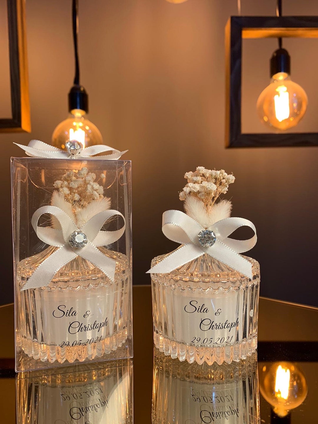 Nuevo recuerdo de fiesta de bautizo de boda elegante personalizado hermoso  recuerdo de cristal redondo flor seca 6,4 x 9,2 cm regalo de vela para  invitados a granel -  España