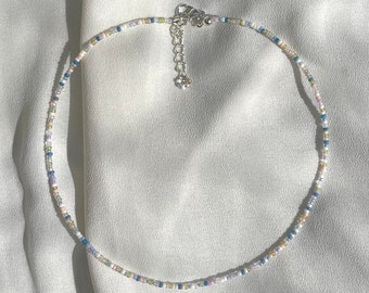 Sommerliche Perlenkette/ cremefarben/ blau/ rosa/ glänzend/ 24k vergoldet/ 925er Silber/ Choker