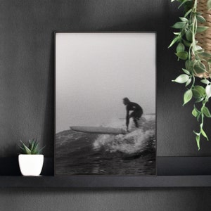 Schwarz-Weiß Surfing Prints, Vintage Surf Poster, Longboard Surfing Fotografie, Ozean Druck, Strand Dekor Bild 2