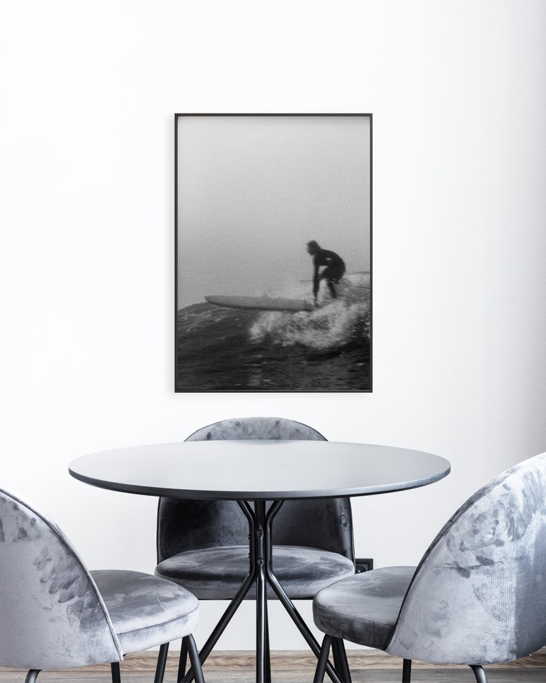 Schwarz-Weiß Surfing Prints, Vintage Surf Poster, Longboard Surfing Fotografie, Ozean Druck, Strand Dekor Bild 3