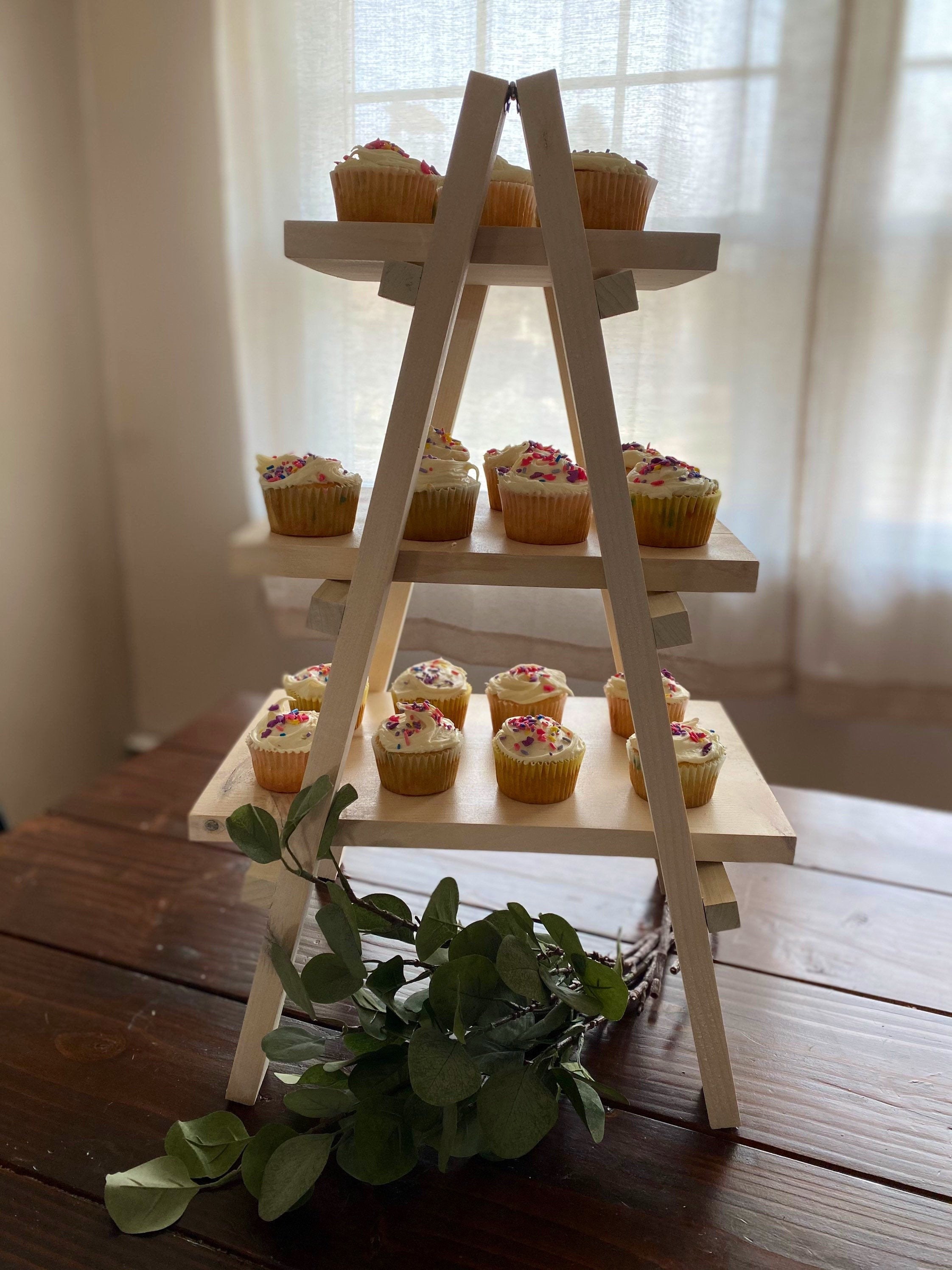 ELITEROO Wooden Cupcake Stand, Tiered Cupcake Display Tower