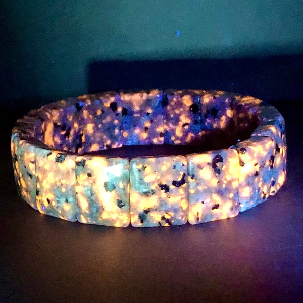 Yooperlite Bracelet Cuff Stretchable Fluorescent Sodalite UV Reactive Rare Natural Crystal 15.5mm 7 in. Glowing Gemstone Healing Chakra