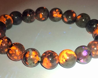 Yooperlite Rare cristal naturel Fluorescent sodalite UV réactif 10mm 7 pouces perles de pierres précieuses incandescentes Bracelet Chakra de guérison