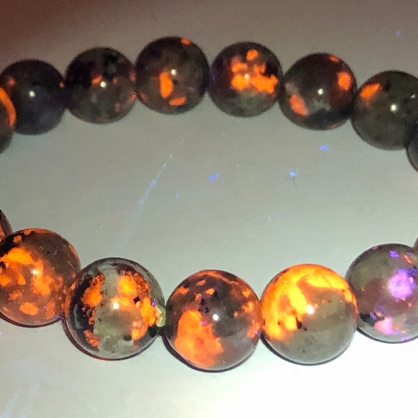 Yooperlite Rare Natural Crystal Fluorescent Sodalite UV Reactive 10mm 7 inches Glowing Gemstone Beads Healing Chakra Bracelet