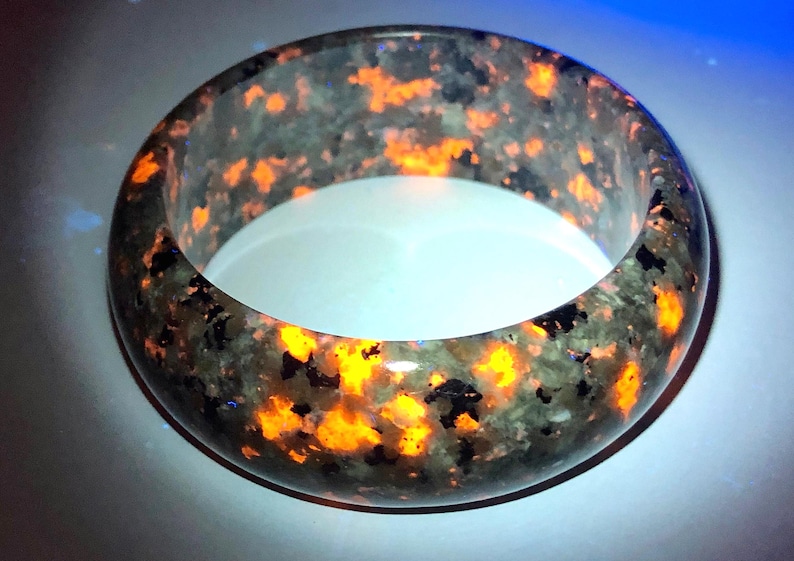 Yooperlite Sodalite Bangle 55/57/58/61/62/63/64.2/65.5mm Natural Crystal Fluorescent RARE UV Reactive Glowing Gemstone Healing Chakra image 1