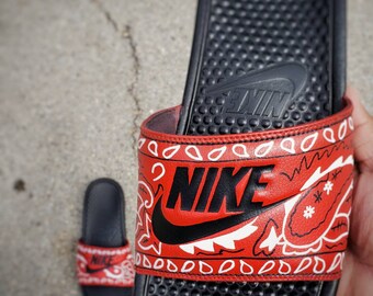 nike benassi burgundy