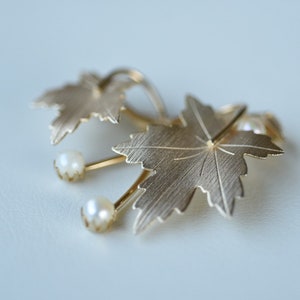 Vintage Sarah Coventry 2 Grape Leaves Gold Tone Pin  Brooch