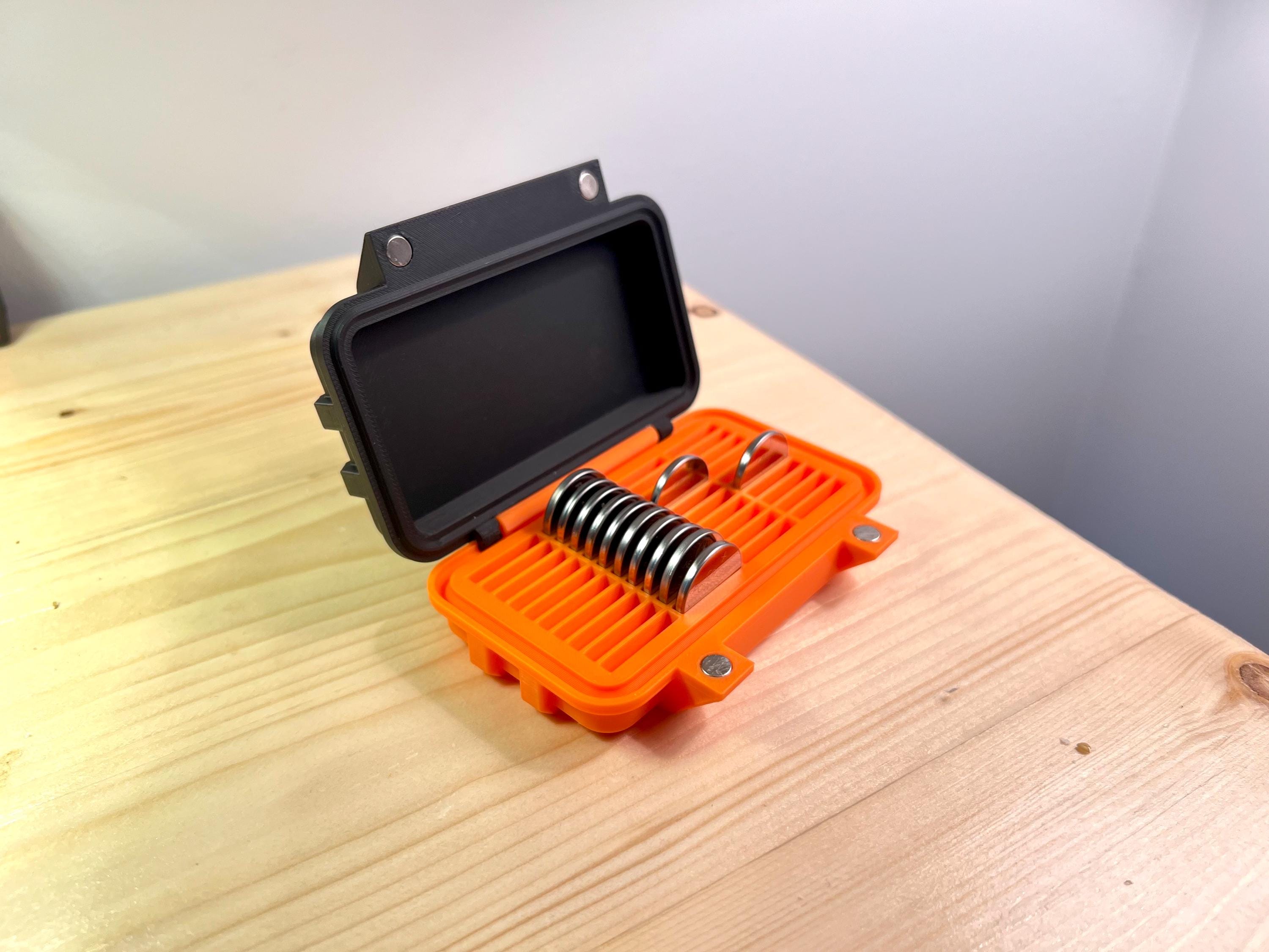 CR2032 Battery Storage Box: Magnetic Closure, Holds 40 Batteries
