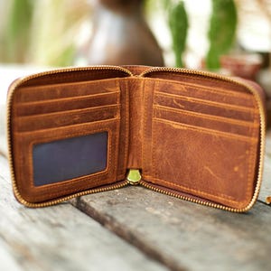 Zipper wallet. Brown Leather wallet. Zip Wallet with ID window. Vintage wallet. Rugged wallet. Leather card holder. Minimalist wallet Stamp