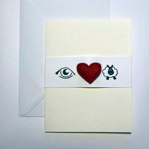 Cartão humorístico "I Love Ewe" com um distintivo de coração de amor removível