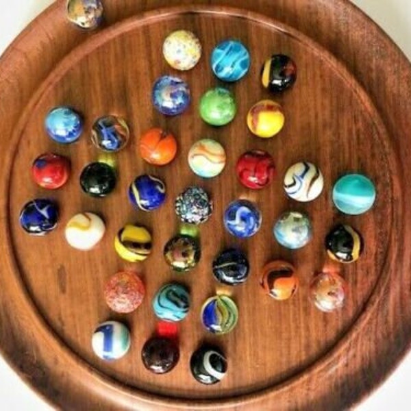 Unique Gift/Unusual Solitaire Board with 33 x 16mm Marbles (all different)