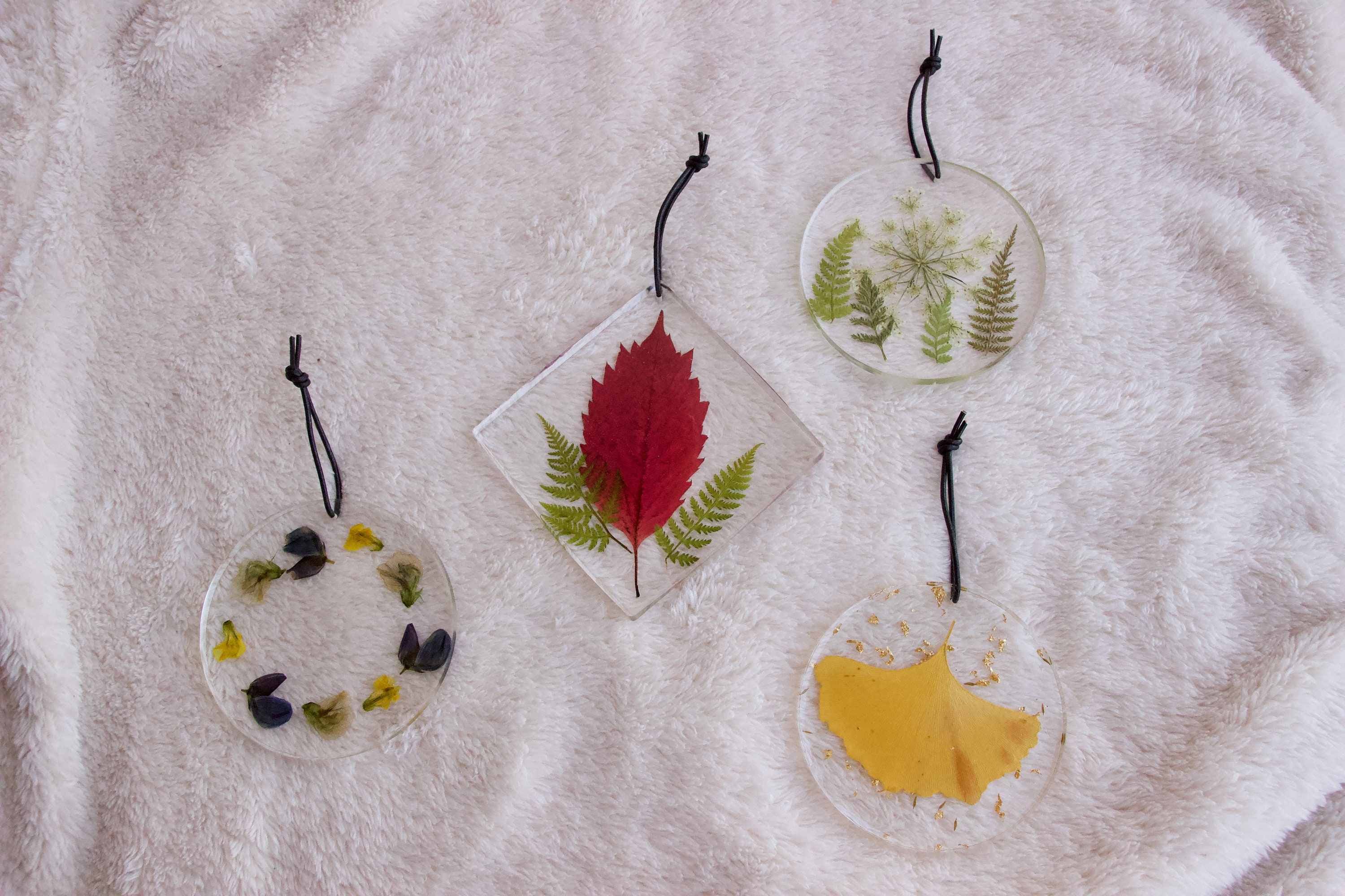 Suspension Décoration Murale Résine et Véritables Fleurs Séchées