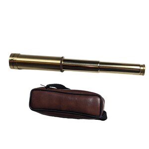 Monocular extensible Johnnie Walker vintage de 25 x 30 mm con estuche, fabricado en Taiwán. imagen 1